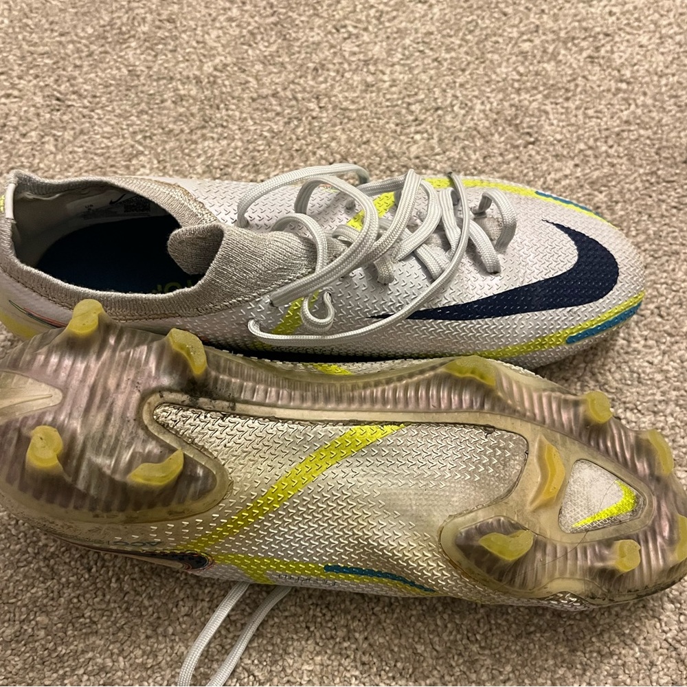 Nike Phantom Soccer Cleats White